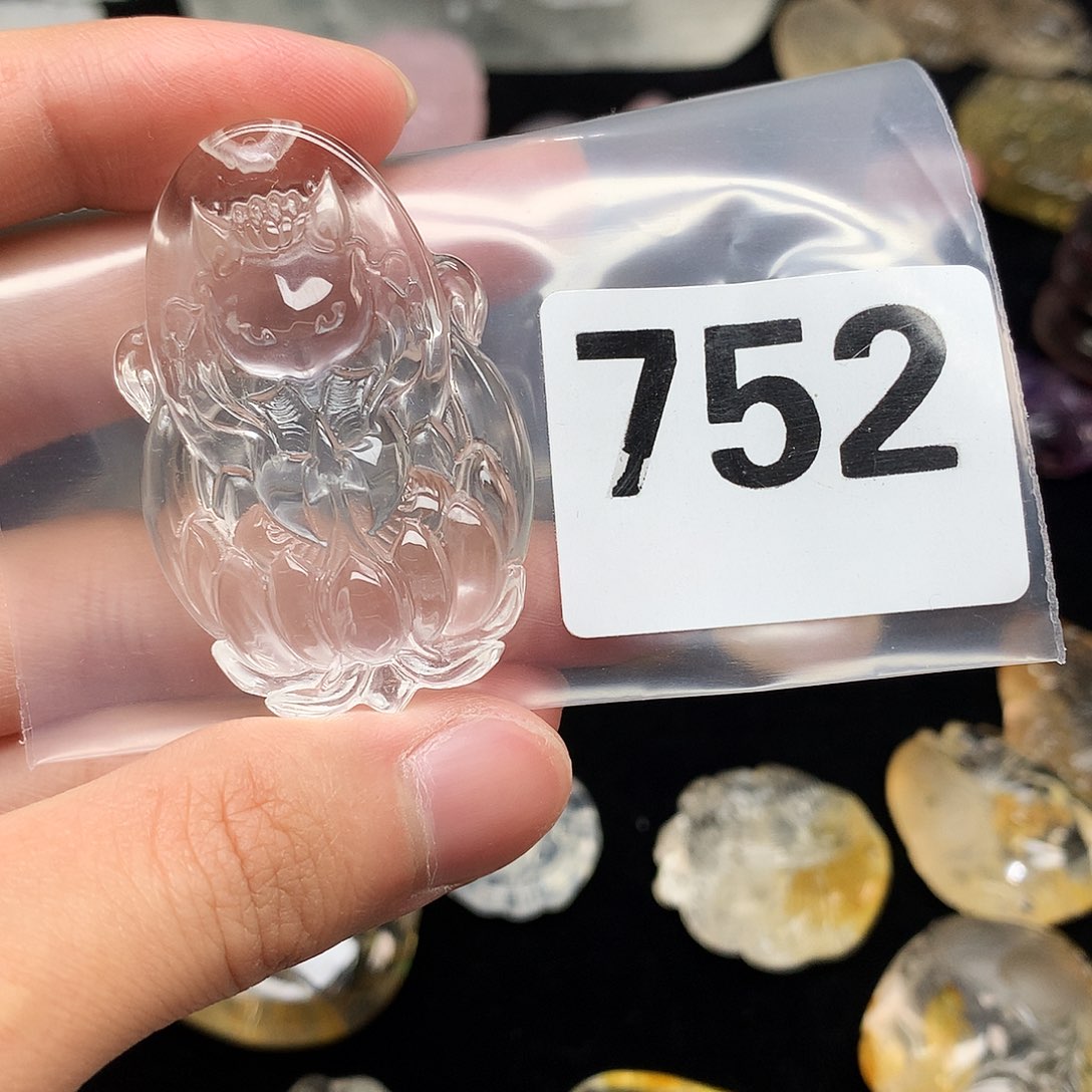 未镶嵌颈饰水晶低**人挂件