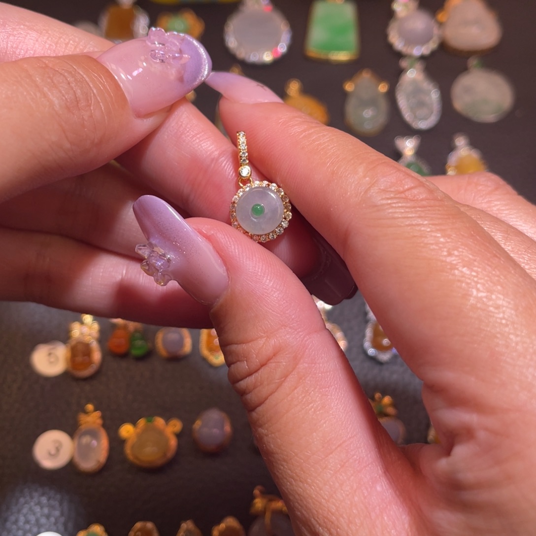 翡翠18K金镶嵌颈饰