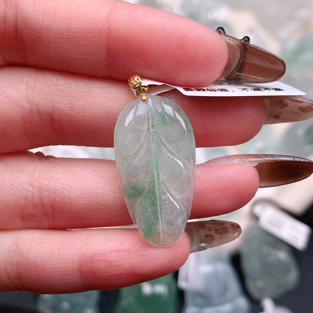 翡翠颈饰18K金镶嵌飘绿叶33，28.6、15、3.3