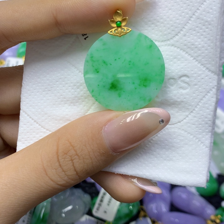 颈饰18K金镶嵌翡翠