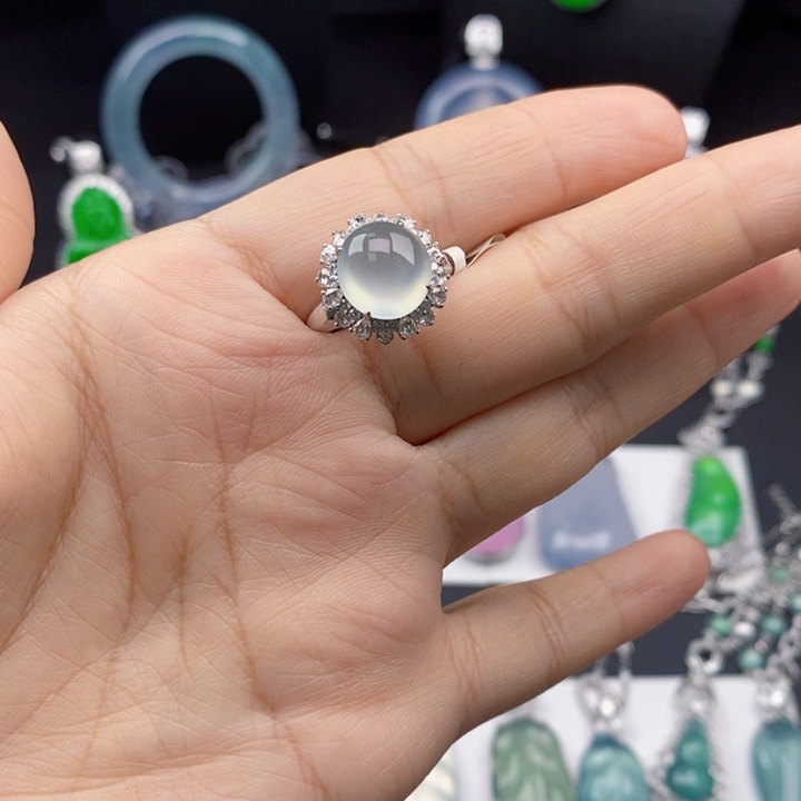 翡翠18K金镶嵌颈饰戒指