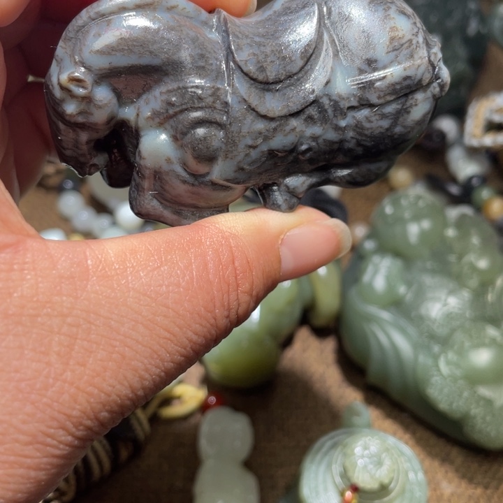 和田玉未镶嵌把件