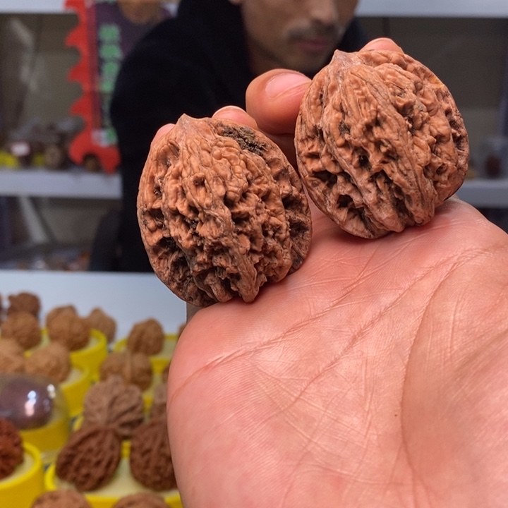文玩核桃吊坠文娥核桃老虎头43～