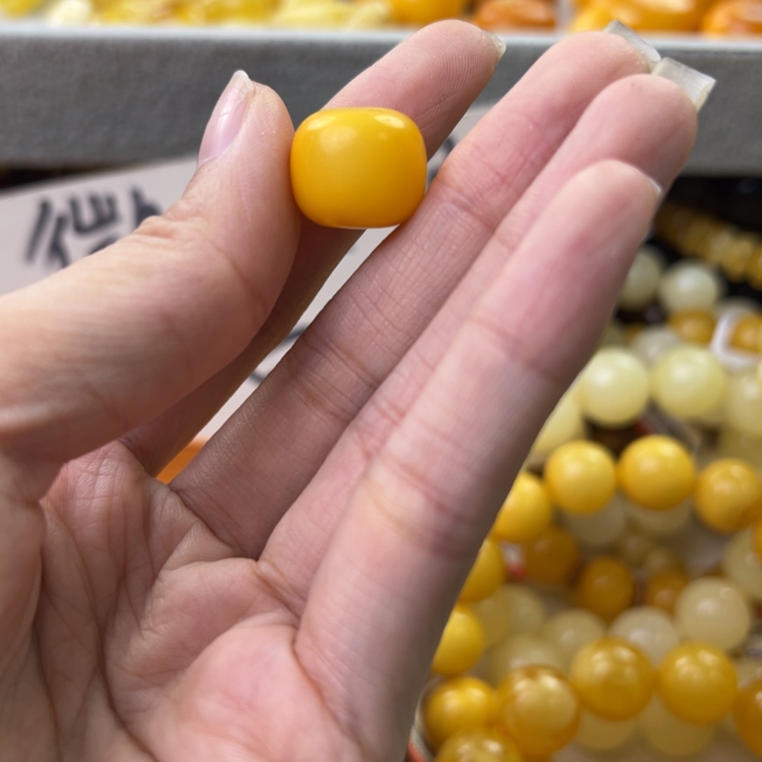 琥珀珠宝奇石未镶嵌