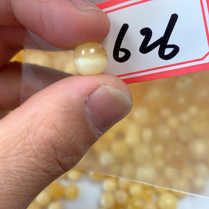 琥珀未镶嵌珠宝奇石瑕疵9.4