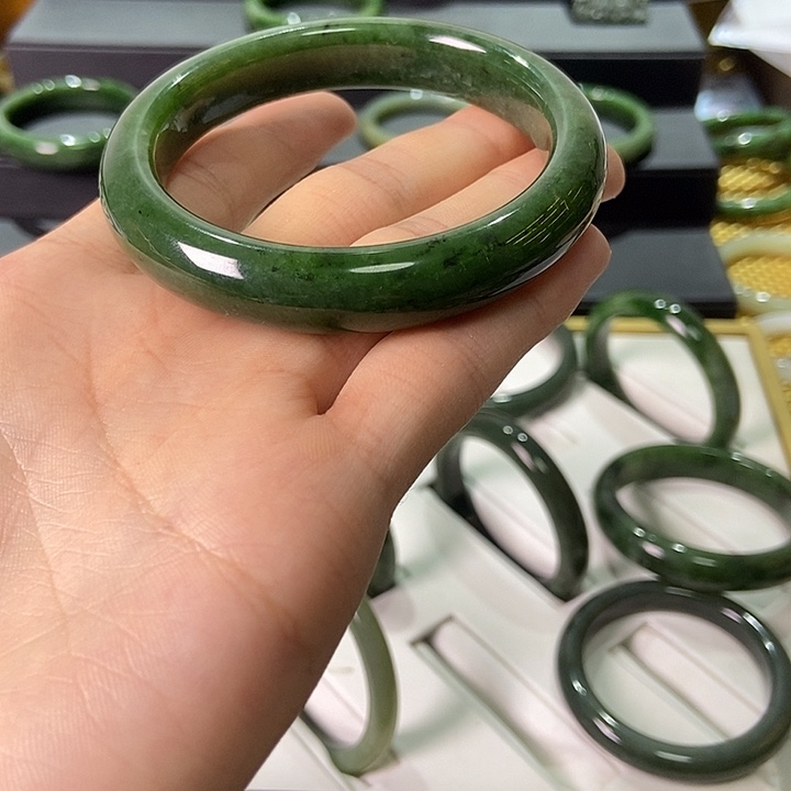 和田玉（碧玉）未镶嵌手镯