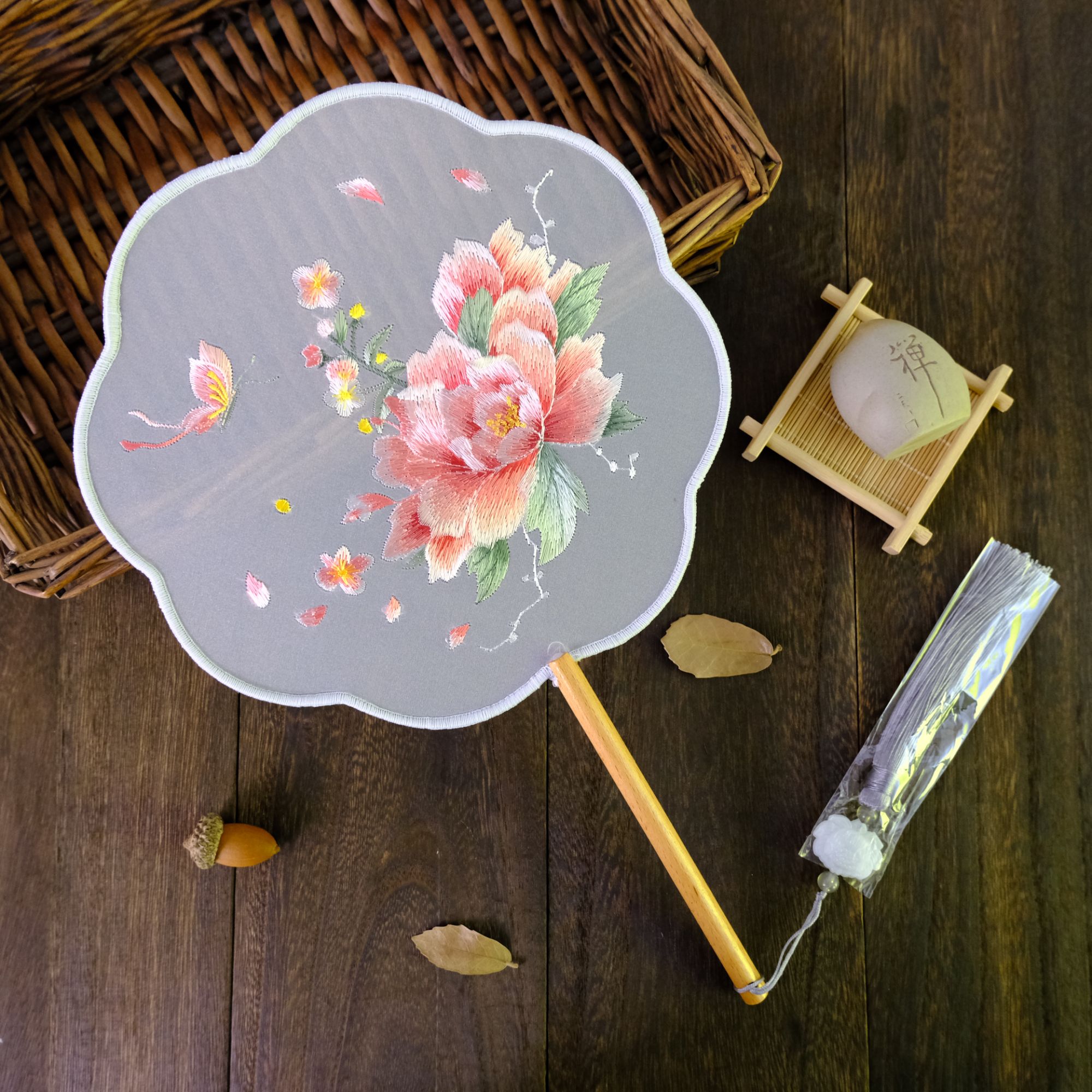 双面绣团扇刺绣扇子舞蹈扇送礼礼盒摆件