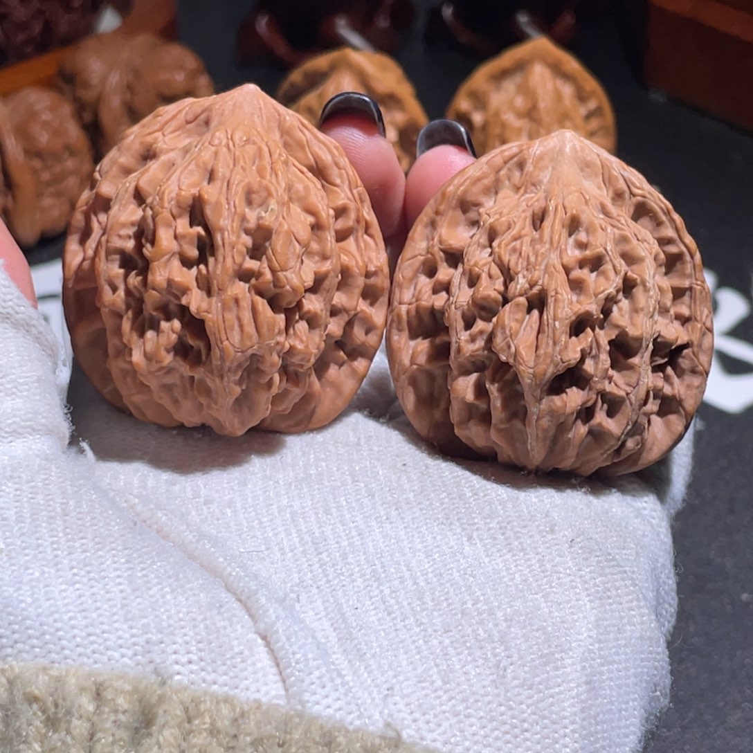 文玩核桃吊坠42.40虎头9705