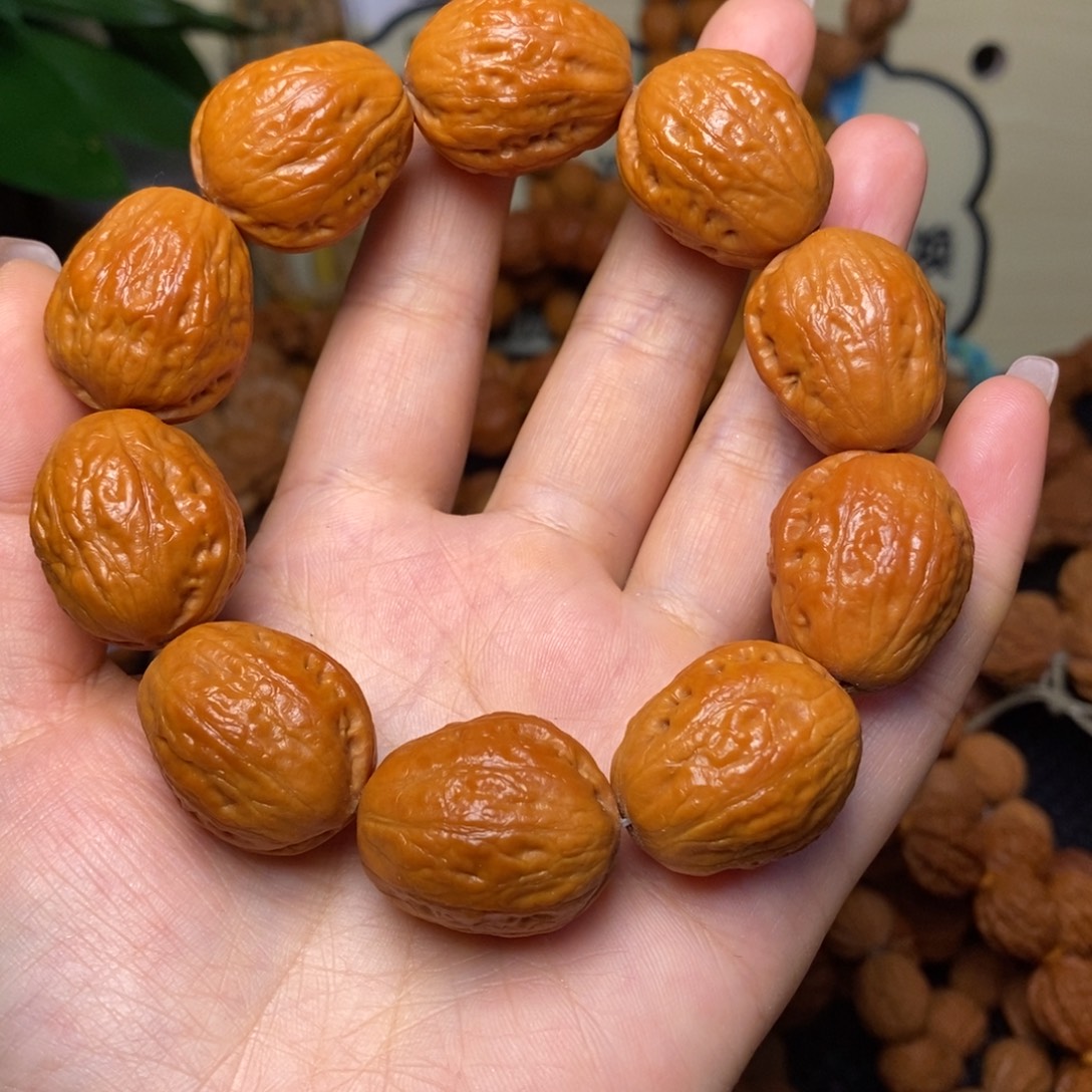 嗯***哼手串文玩核桃白菜枣子