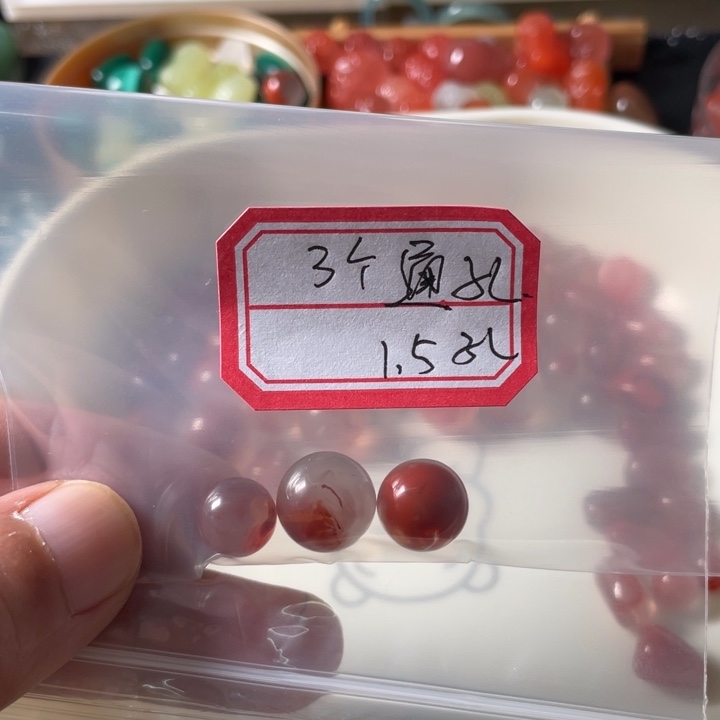 颈饰未镶嵌南红玛瑙?**°