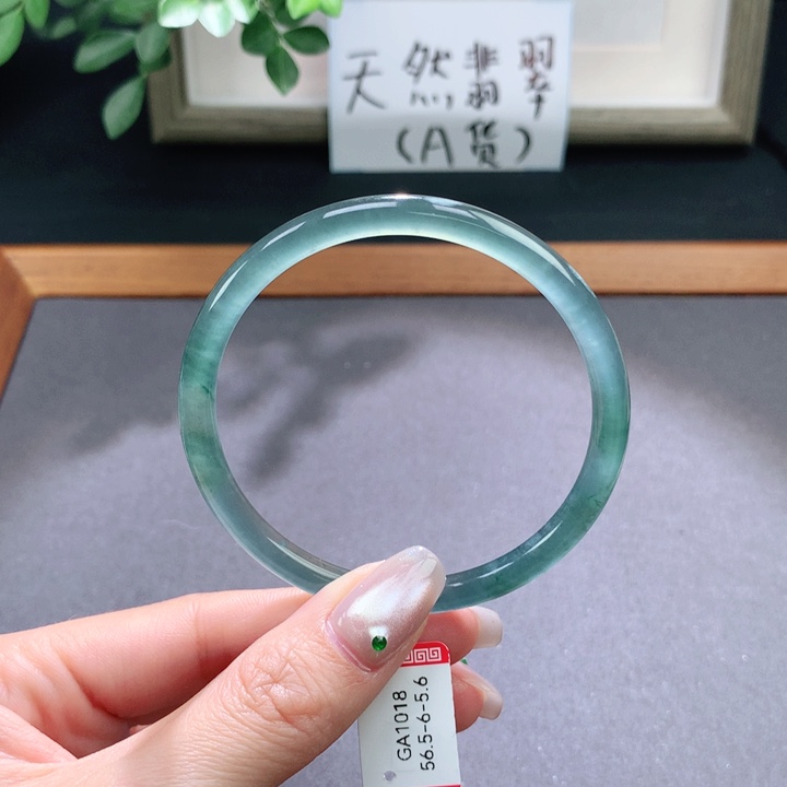 翡翠手镯未镶嵌天然翡翠手镯