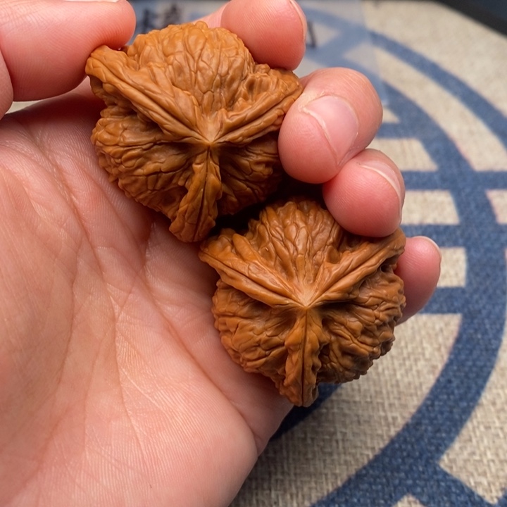 吊坠文玩核桃?三棱