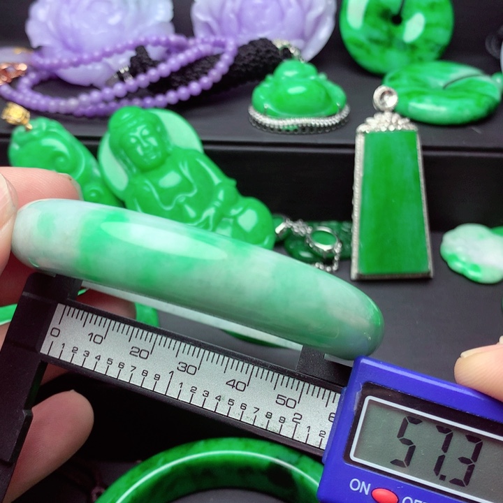 翡翠未镶嵌手镯…．．