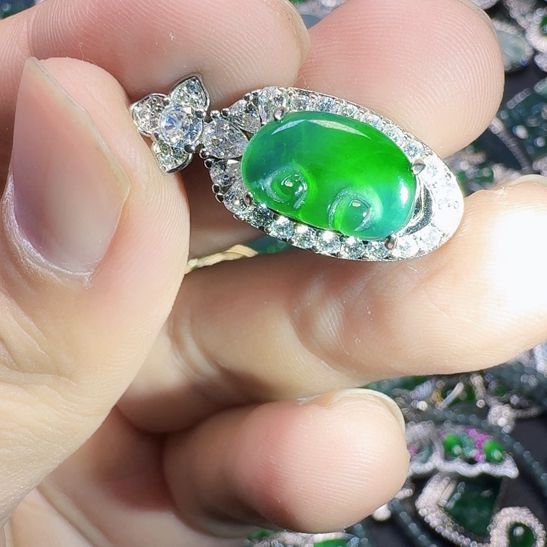 翡翠未镶嵌颈饰天然A货翡翠放漏