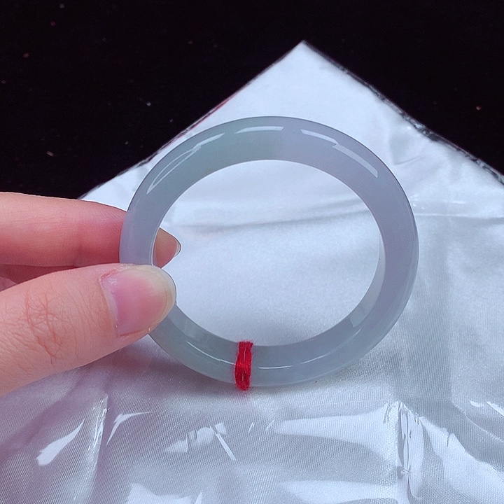 翡翠手镯未镶嵌翡翠