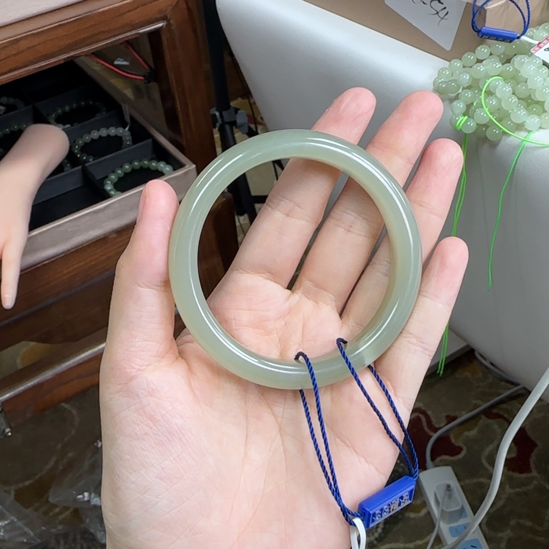 和田玉未镶嵌手镯57