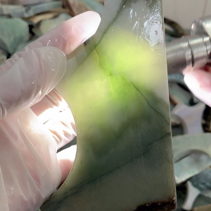 翡翠吊坠(不含链)未镶嵌天然翡翠边角料