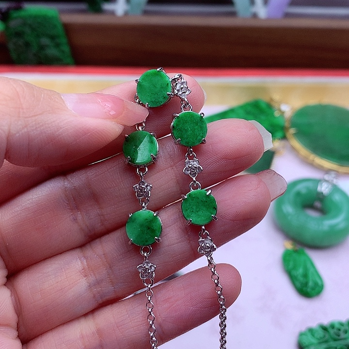 翡翠颈饰银S925镶嵌翡翠