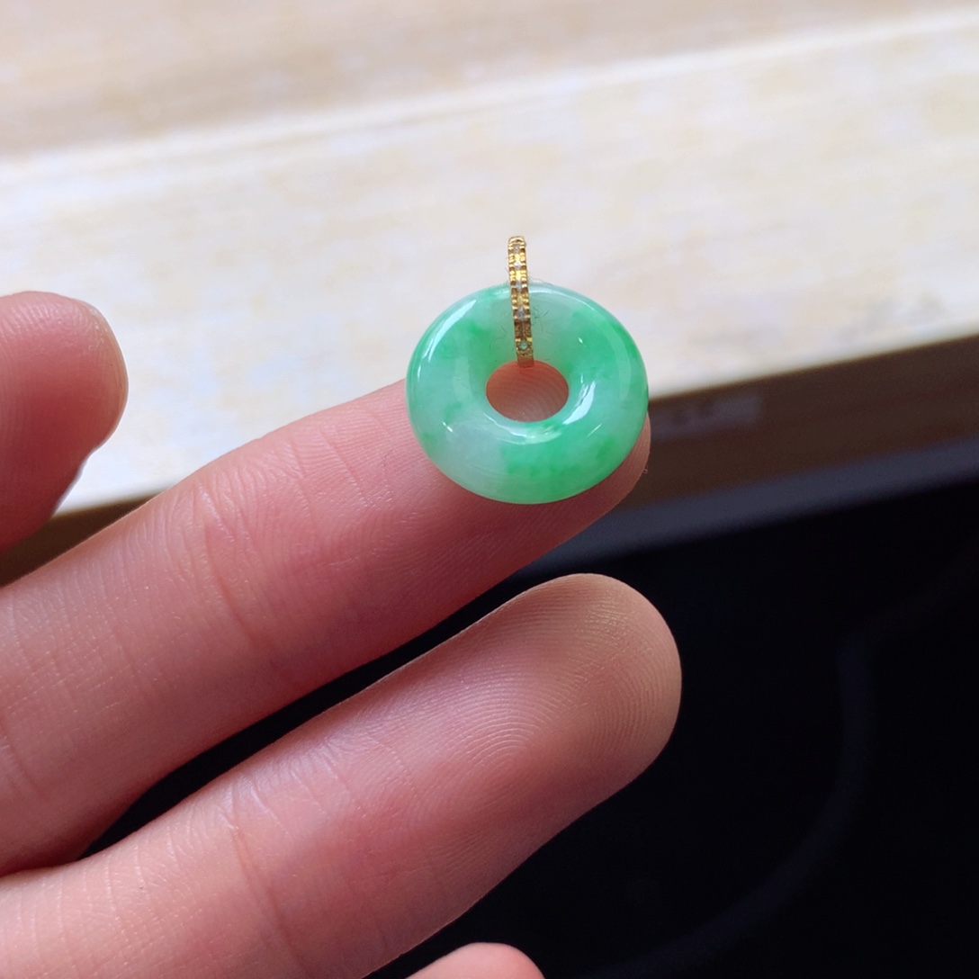 翡翠颈饰18K金镶嵌吊坠