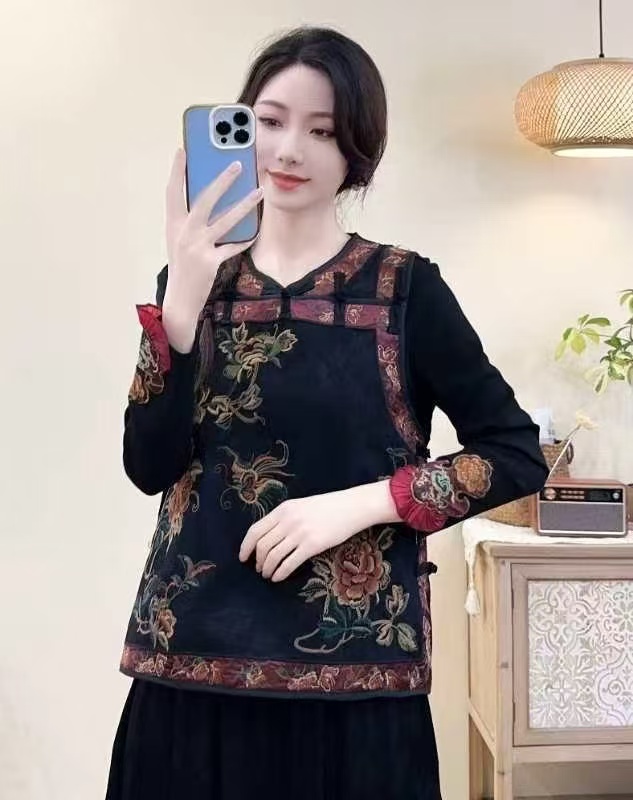 2025秋季新款新中式国风刺绣花套头马甲女盘扣宽松显瘦百搭上衣女