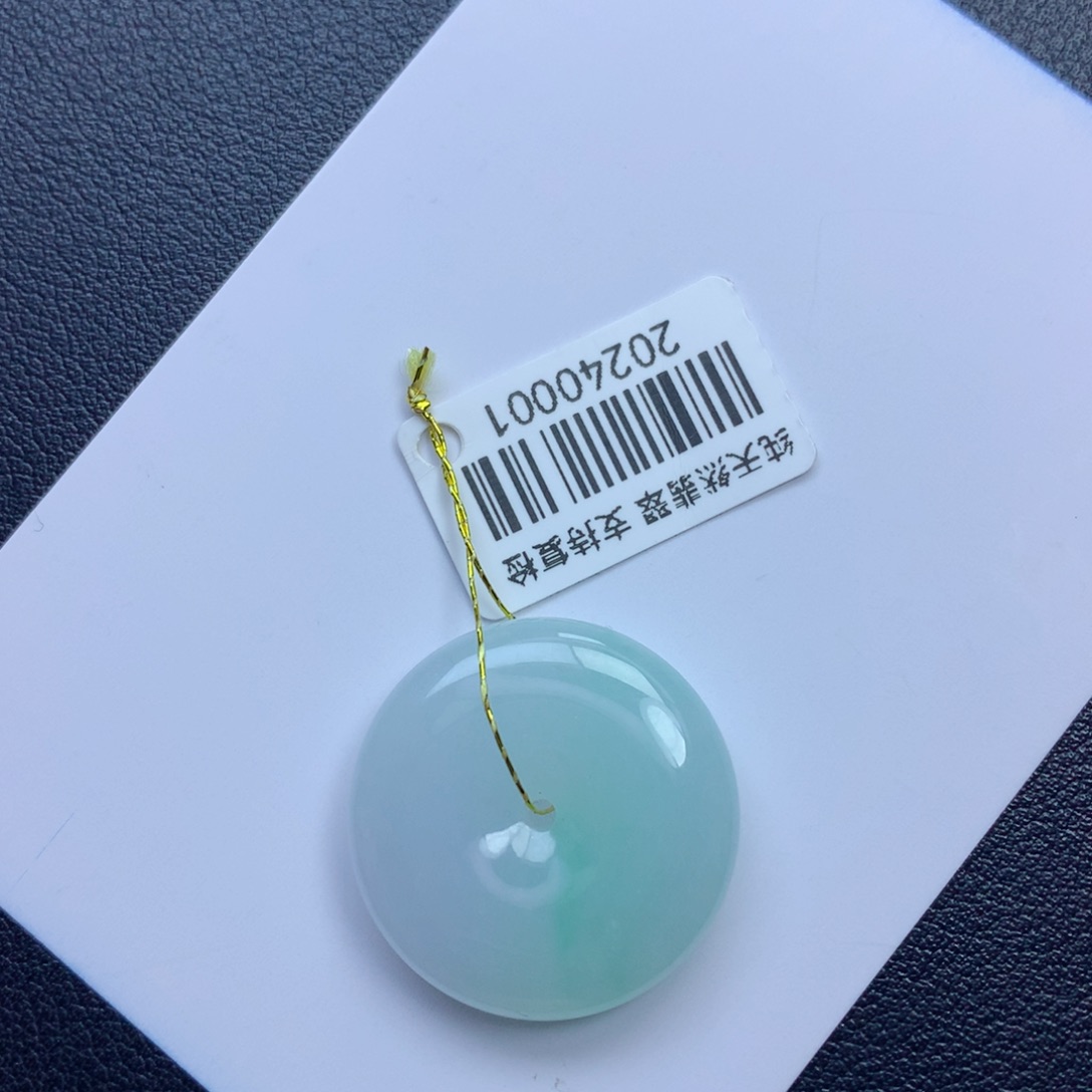 翡翠颈饰未镶嵌平安扣