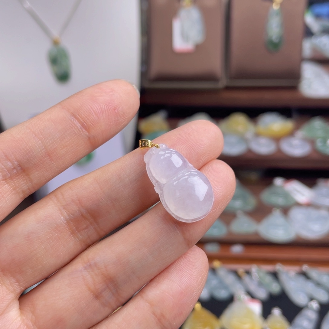 翡翠未镶嵌颈饰葫芦