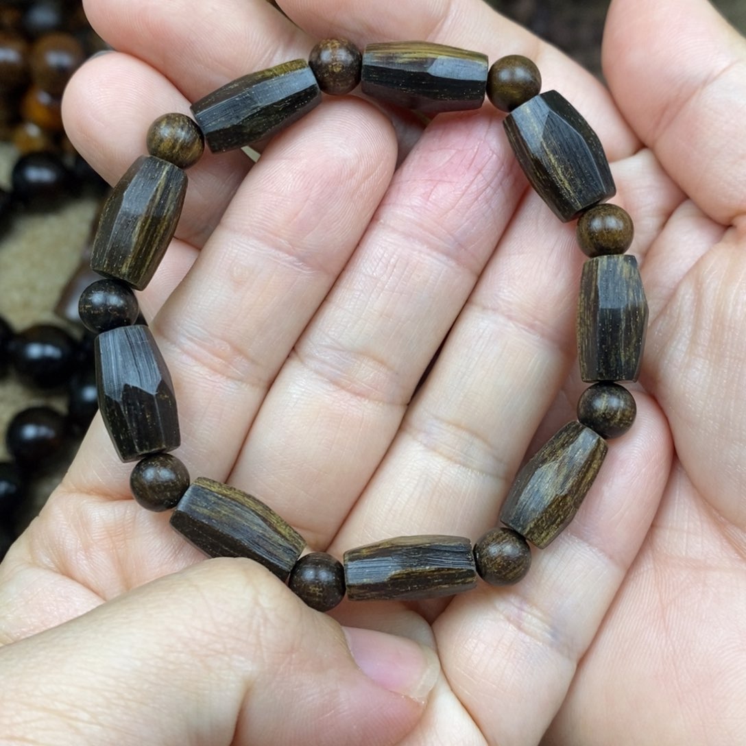 贡木其他绿料随行巴布亚新几内亚贡木