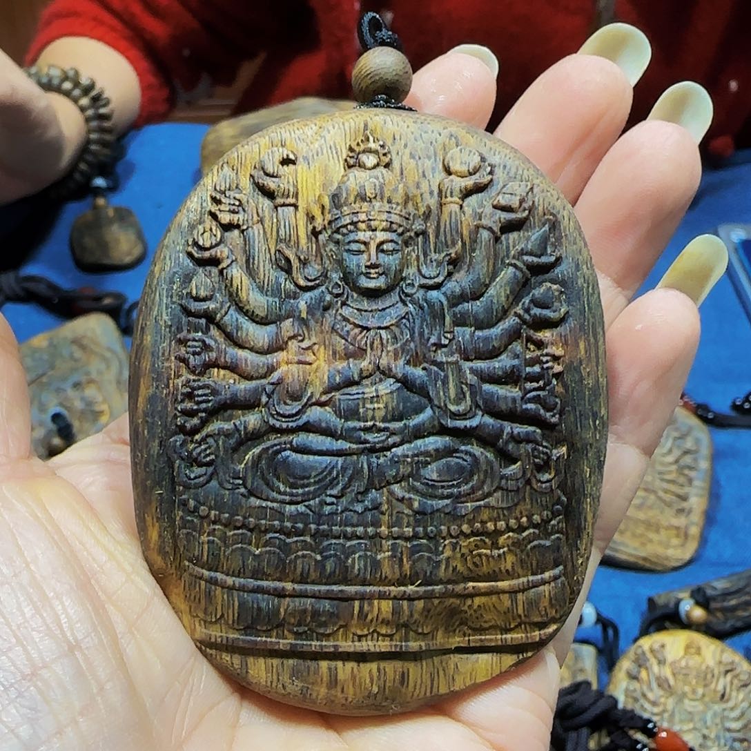 有***说沉香沉香碎屑海南白奇乌身金丝红油千手观音带绳29.7克