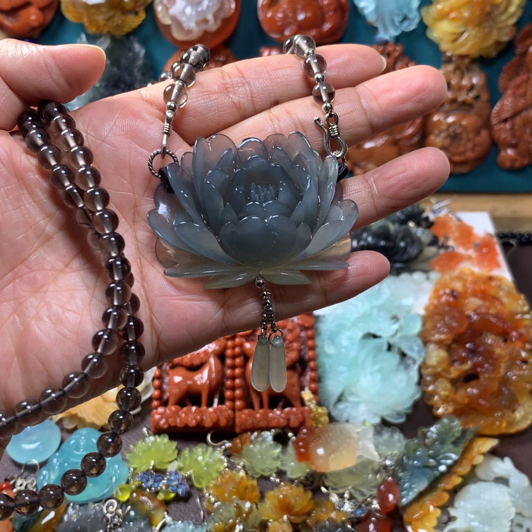 蛇纹石玉挂坠未镶嵌