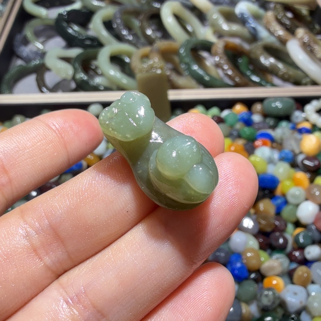 和田玉未镶嵌珠宝奇石