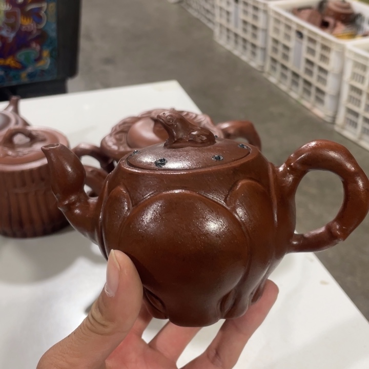 紫砂茶壶老厂紫砂壶一件。