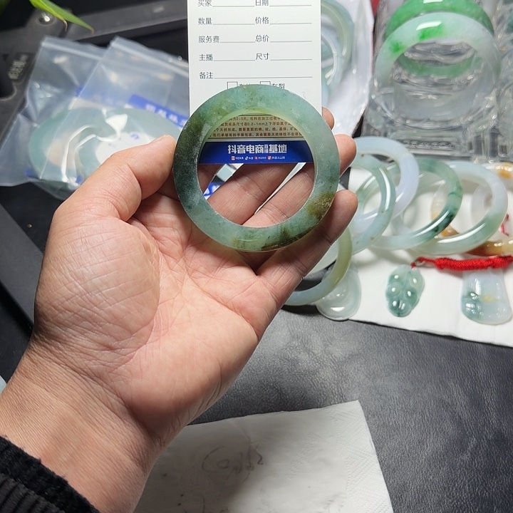 聚***锅定制翡翠未镶嵌翡翠手镯