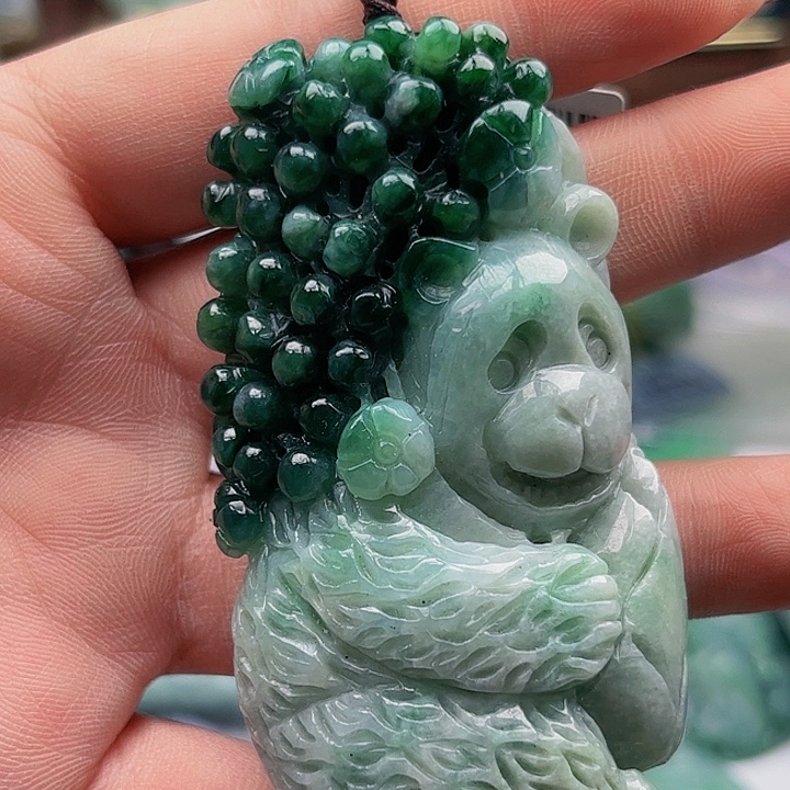 翡翠未镶嵌颈饰挂件