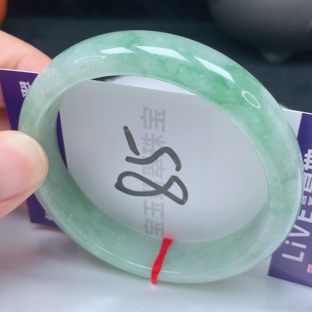 翡翠手镯未镶嵌58圈口
