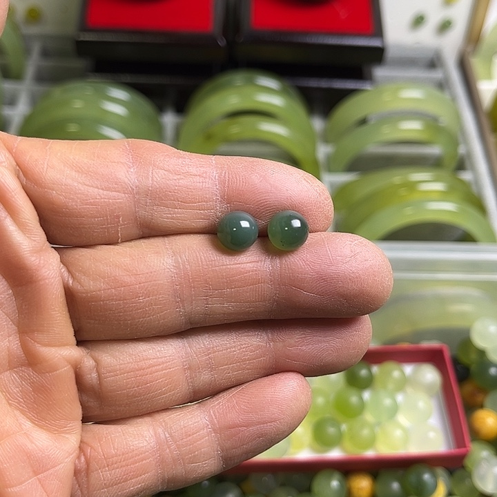 合金蛇纹石玉颈饰