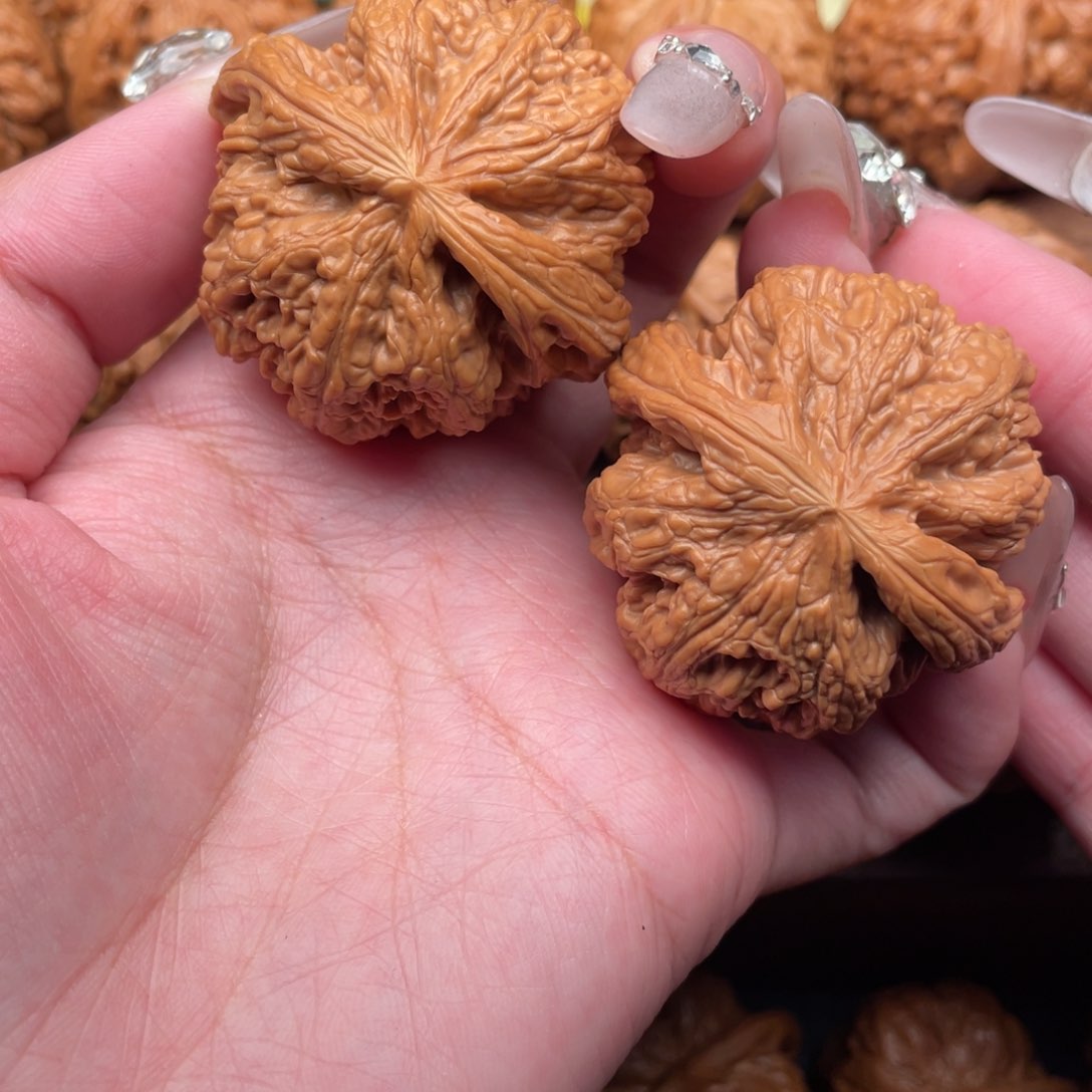 文玩核桃把件红皮平谷球筋43，八筋聚顶