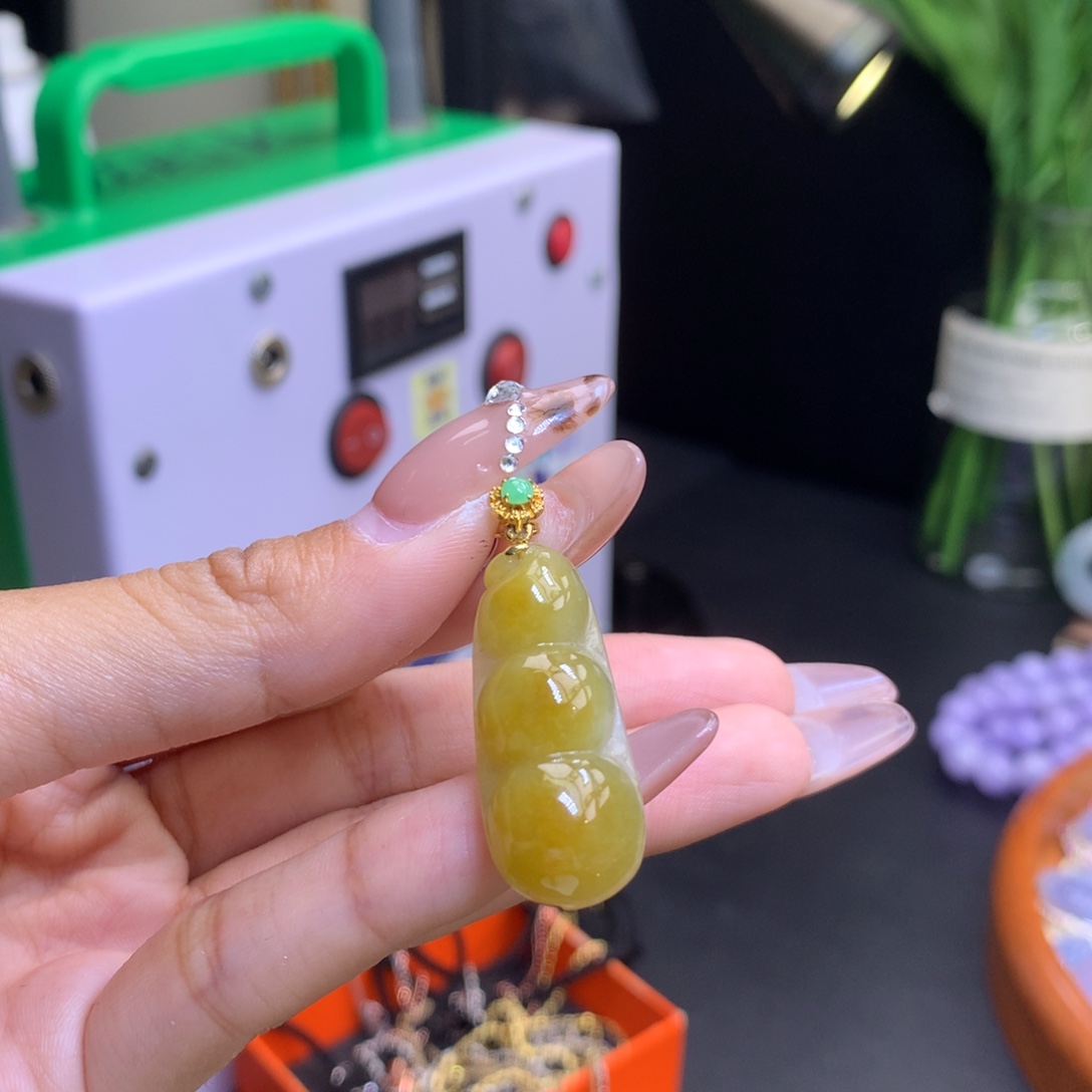 翡翠18K金镶嵌颈饰