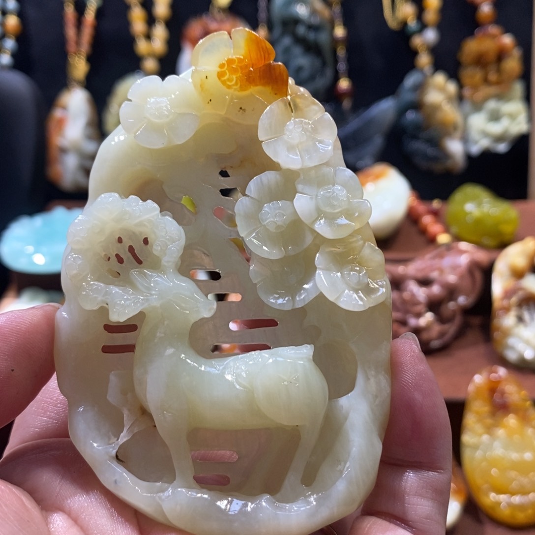 蛇纹石玉颈饰未镶嵌