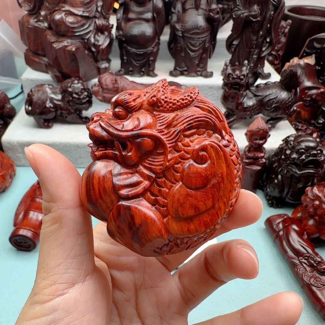 小叶紫檀把件笑*间龙鱼