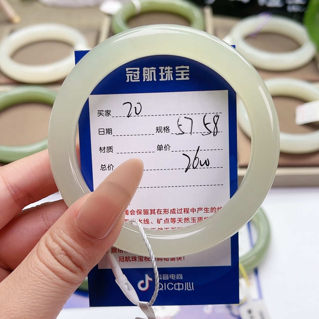 和田玉手镯未镶嵌