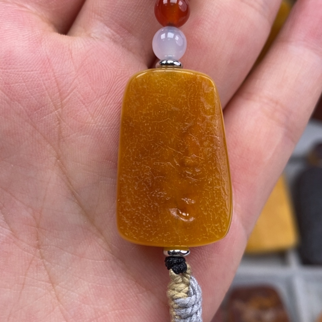 琥珀吊坠(赠链)未镶嵌