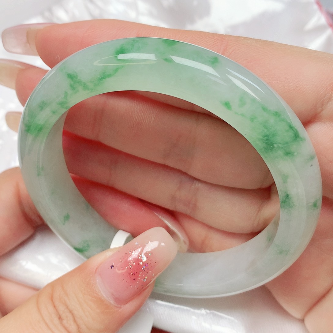 翡翠手镯未镶嵌抖音731