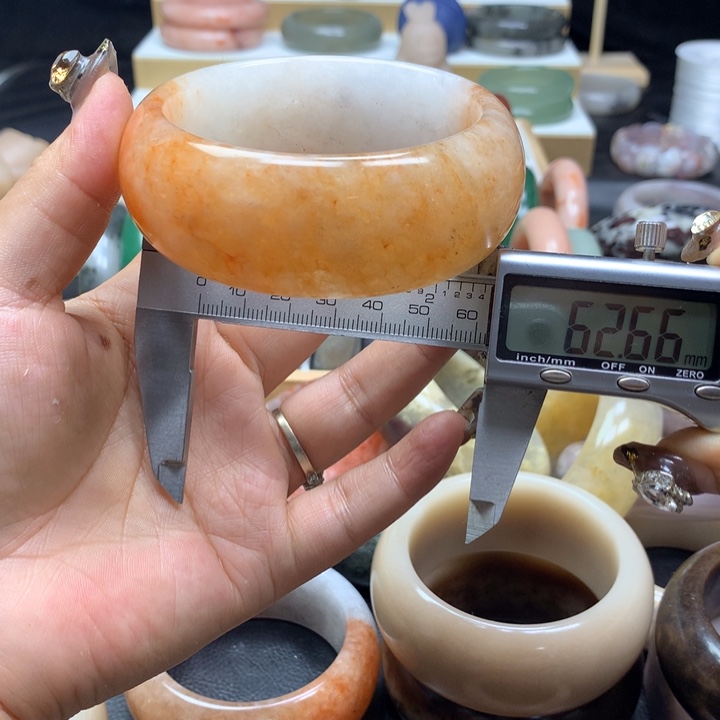 未镶嵌手镯石英质玉