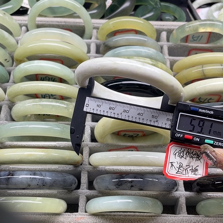 蛇纹石玉未镶嵌手镯512