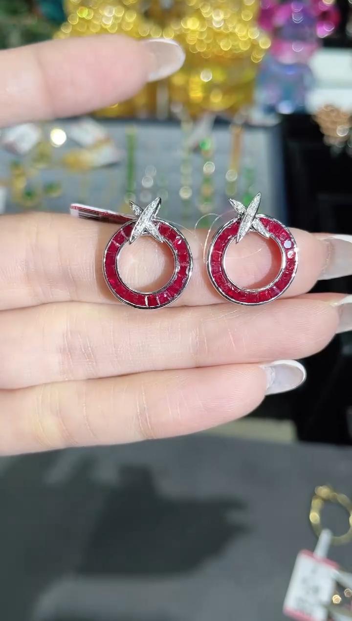 18K金镶嵌天然红宝石耳饰甜甜圈