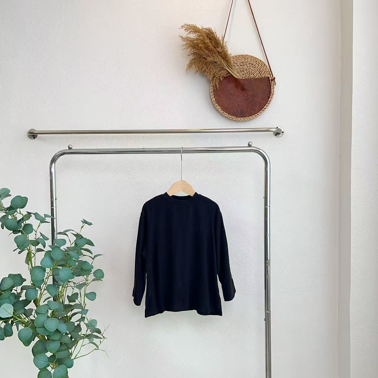 4680帕黑色圆领打底衫