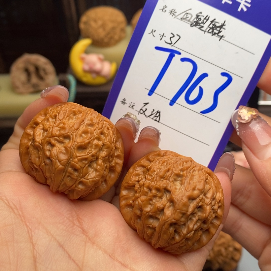 l***a文玩核桃吊坠血麒麟