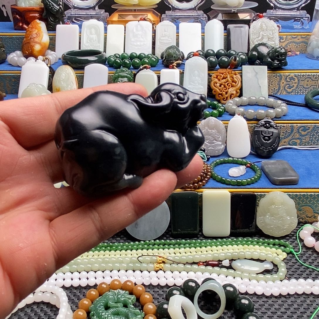 和田玉（墨玉）未镶嵌挂件