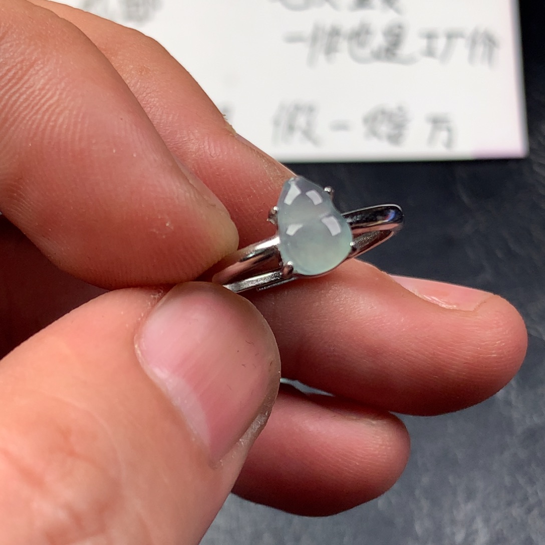 颈饰未镶嵌翡翠葫芦戒指