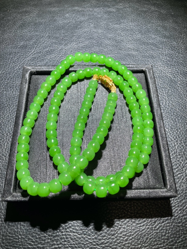 和田玉项链乌兰海苹果绿卡7老型珠